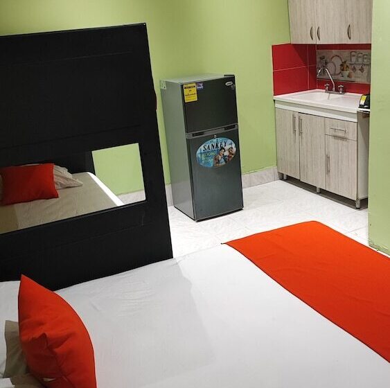 הוסטל Hospedar Frente Al Aeropuerto