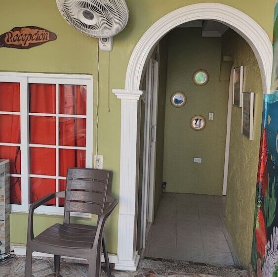 הוסטל Hospedar Frente Al Aeropuerto