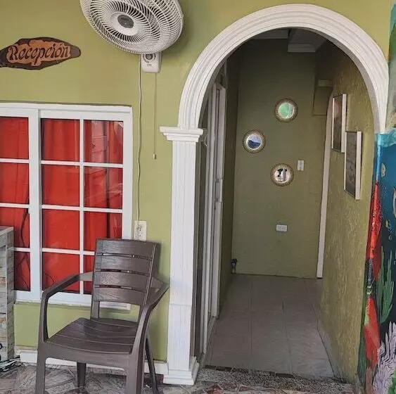 هاستل Hospedar Frente Al Aeropuerto