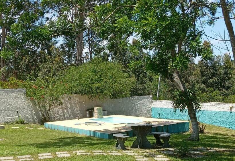 בית מלון כפרי Lirios Da Vila Pousada