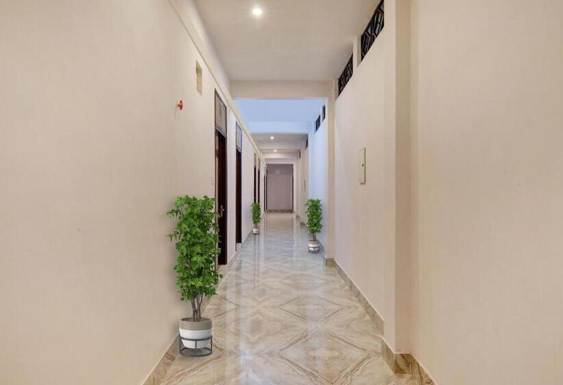 בית מלון כפרי Oyo Flagship 70374  C R K Inn