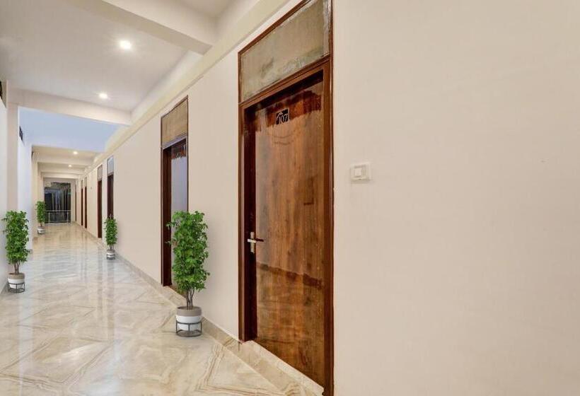 בית מלון כפרי Oyo Flagship 70374  C R K Inn