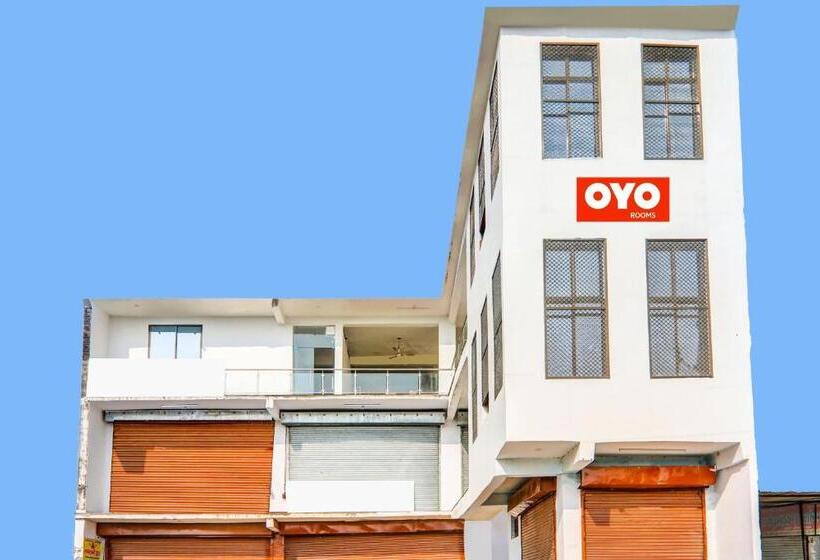 בית מלון כפרי Oyo Flagship 70374  C R K Inn