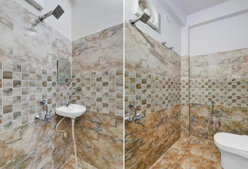 בית מלון כפרי Oyo Flagship 70374  C R K Inn