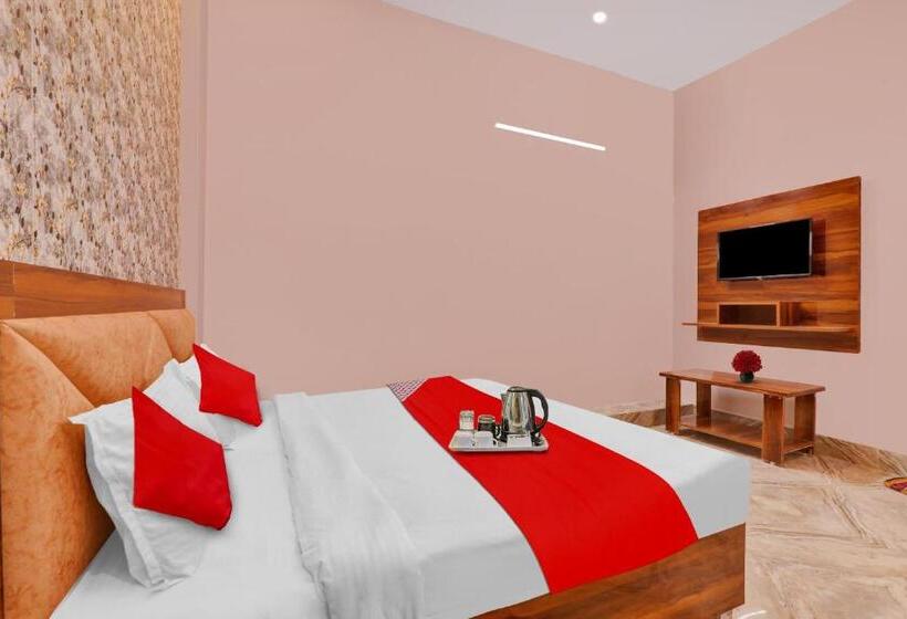 בית מלון כפרי Oyo Flagship 70374 C R K Inn