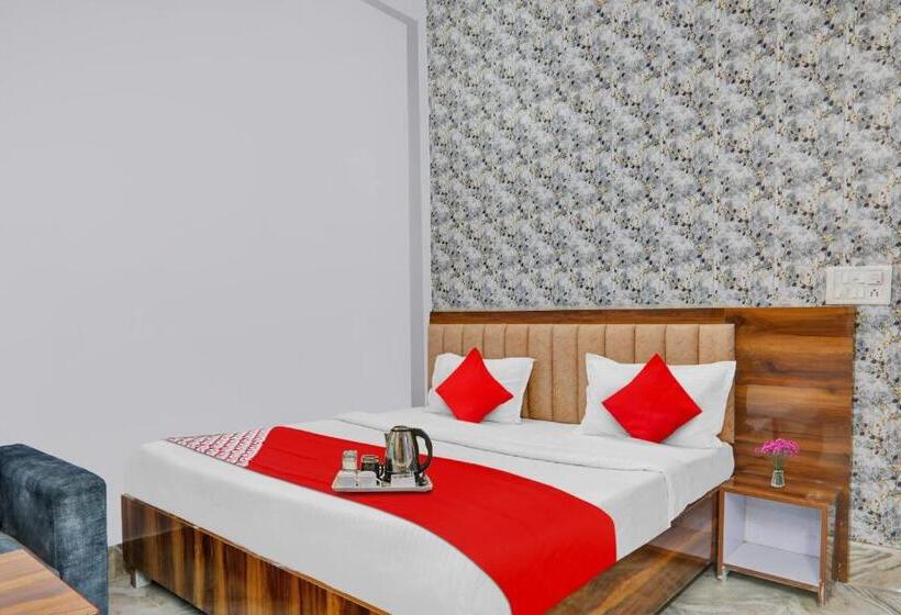 בית מלון כפרי Oyo Flagship 70374  C R K Inn