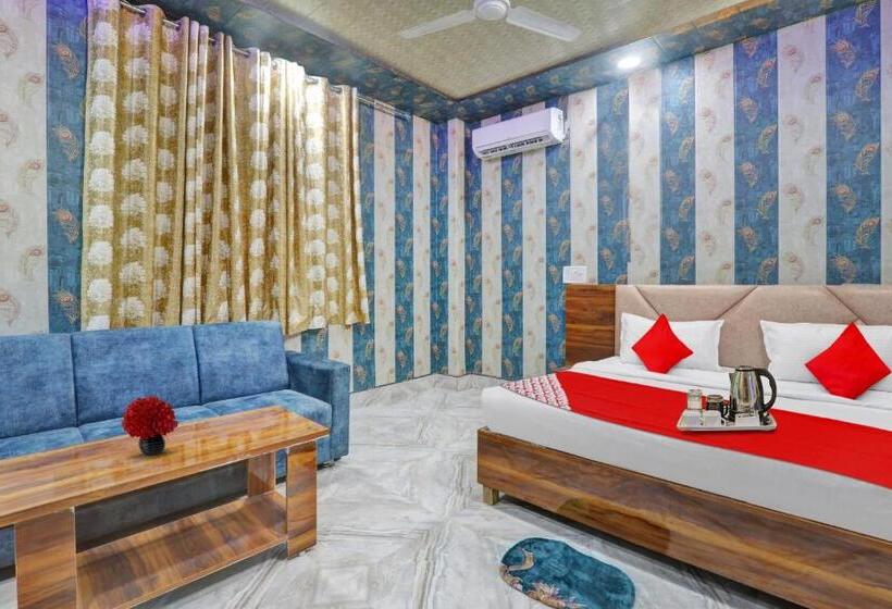 בית מלון כפרי Oyo Flagship 70374  C R K Inn