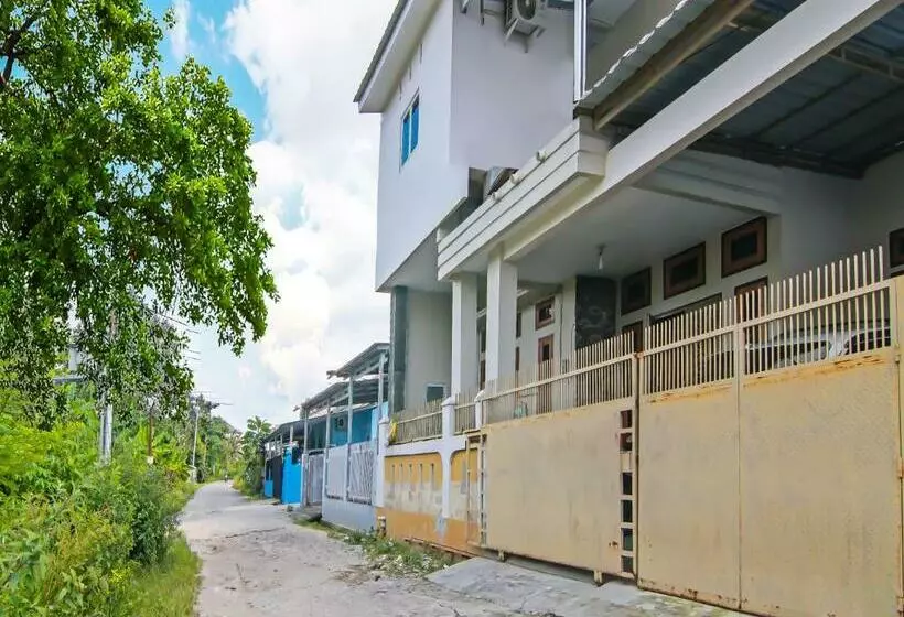 ホテル Spot On 91958 Flamboyan 25 Homestay Syariah