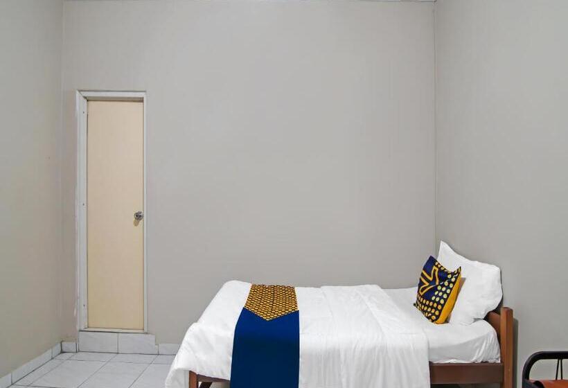 בית מלון כפרי Spot On 91958 Flamboyan 25 Homestay Syariah