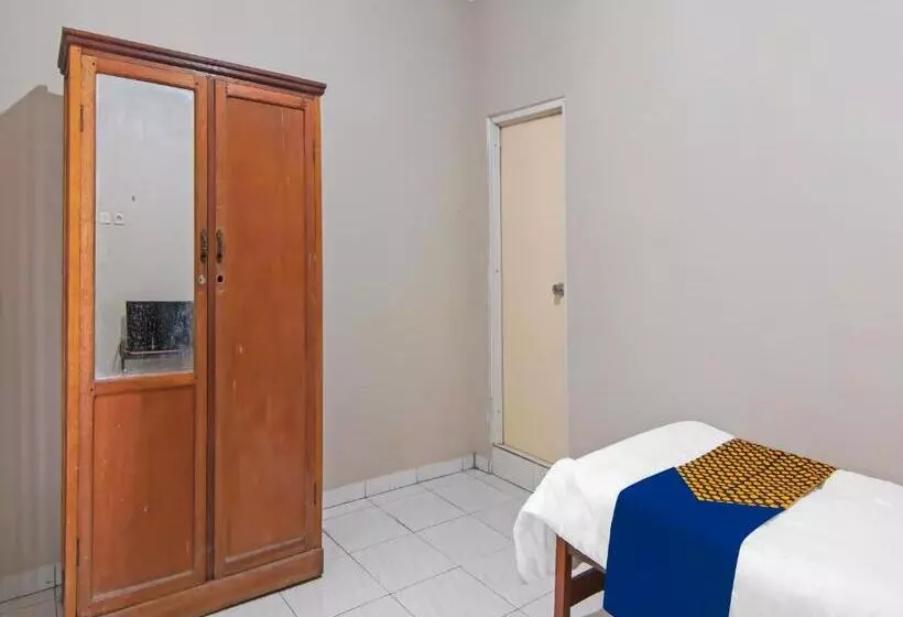 ホテル Spot On 91958 Flamboyan 25 Homestay Syariah