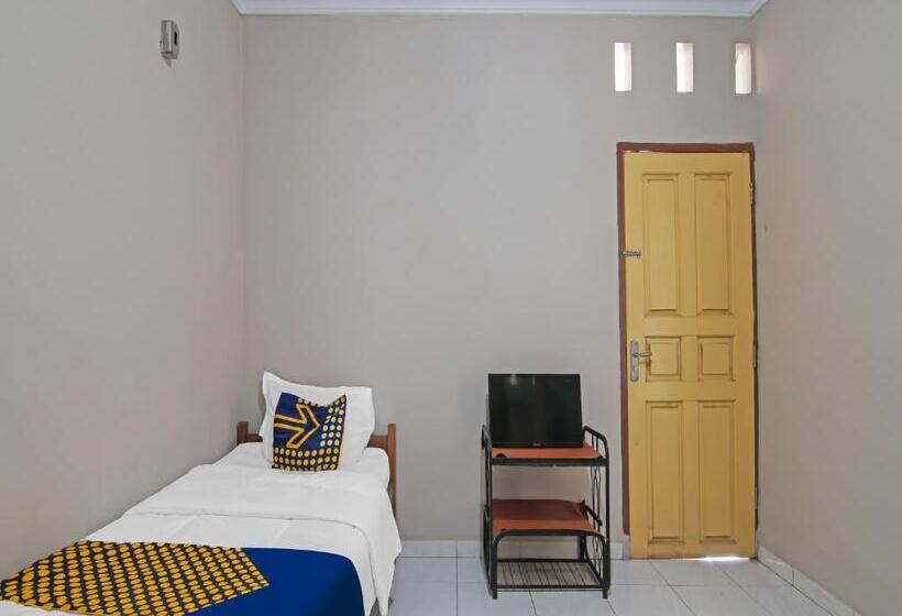 בית מלון כפרי Spot On 91958 Flamboyan 25 Homestay Syariah