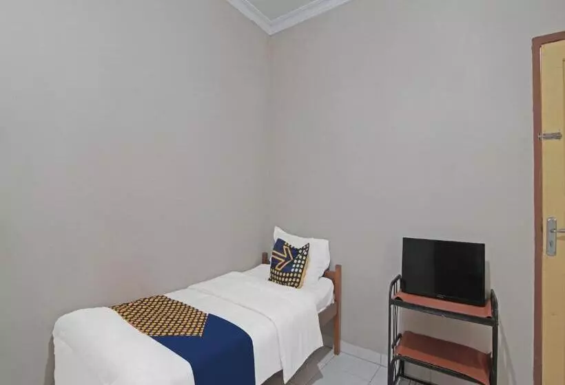 ホテル Spot On 91958 Flamboyan 25 Homestay Syariah