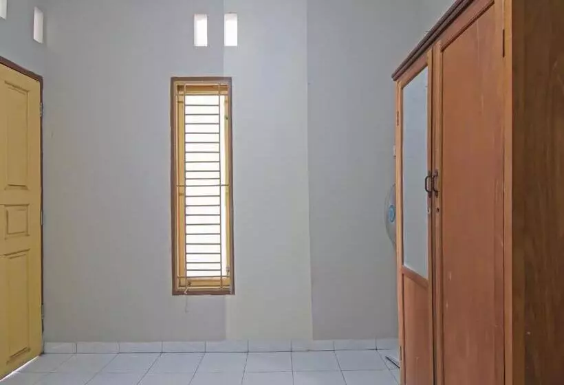 ホテル Spot On 91958 Flamboyan 25 Homestay Syariah