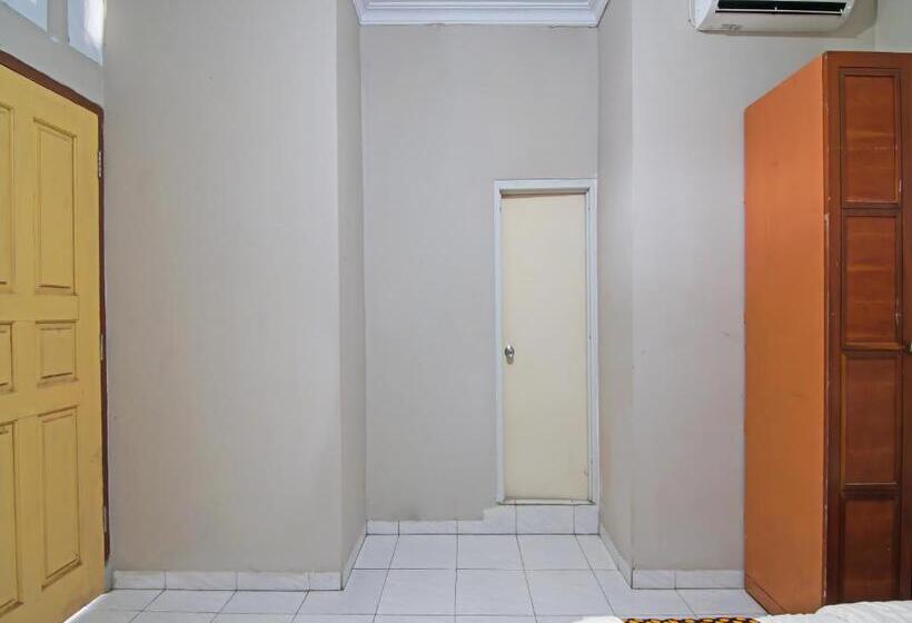 בית מלון כפרי Spot On 91958 Flamboyan 25 Homestay Syariah