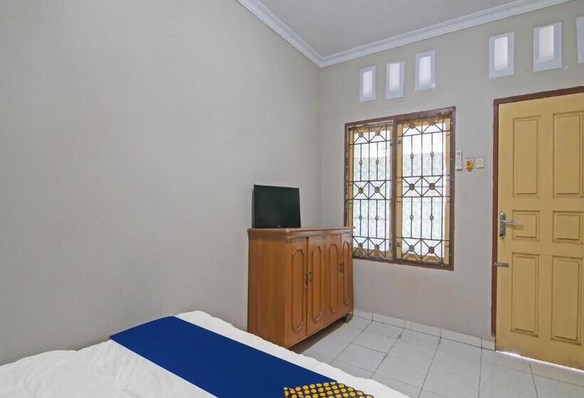 בית מלון כפרי Spot On 91958 Flamboyan 25 Homestay Syariah