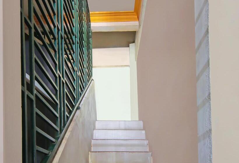 בית מלון כפרי Spot On 91958 Flamboyan 25 Homestay Syariah