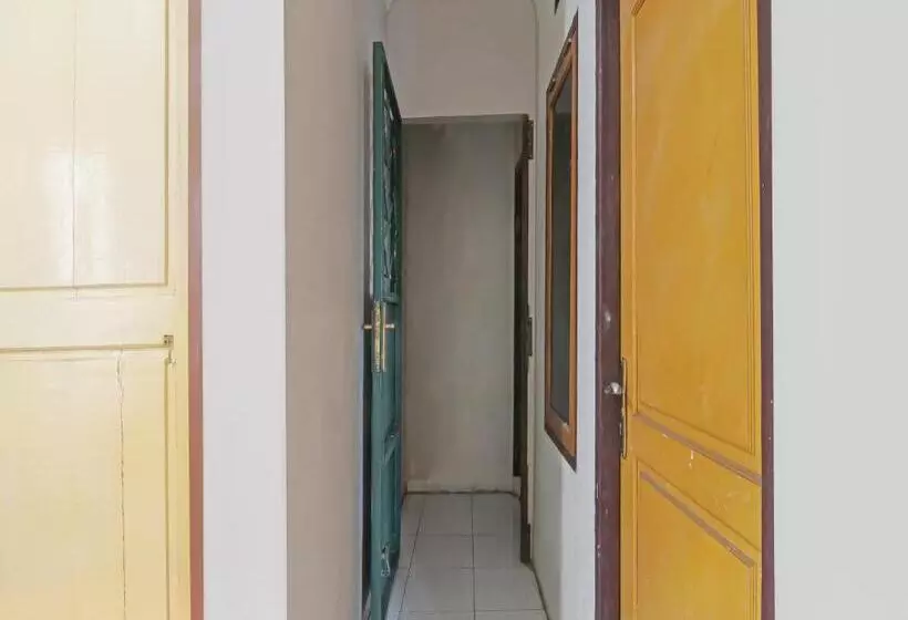 ホテル Spot On 91958 Flamboyan 25 Homestay Syariah