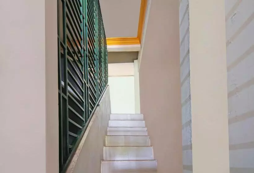 ホテル Spot On 91958 Flamboyan 25 Homestay Syariah