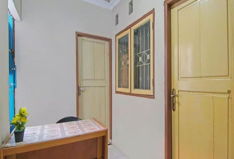 ホテル Spot On 91958 Flamboyan 25 Homestay Syariah