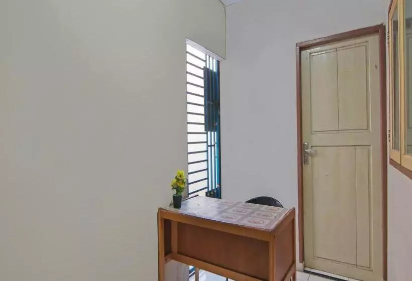 ホテル Spot On 91958 Flamboyan 25 Homestay Syariah