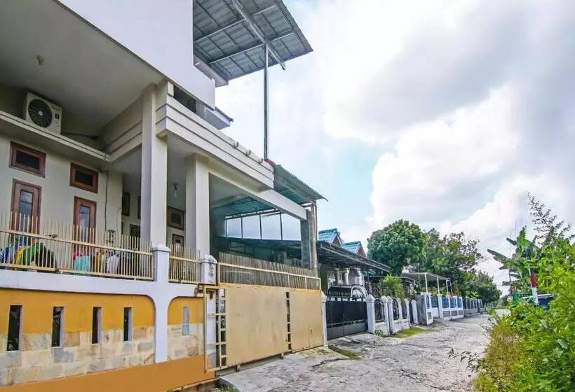 ホテル Spot On 91958 Flamboyan 25 Homestay Syariah