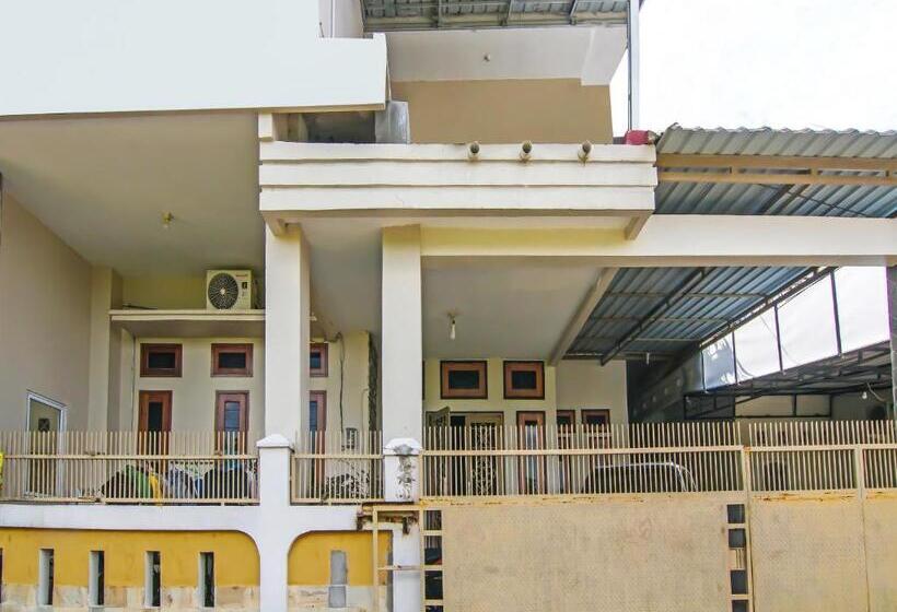 בית מלון כפרי Spot On 91958 Flamboyan 25 Homestay Syariah