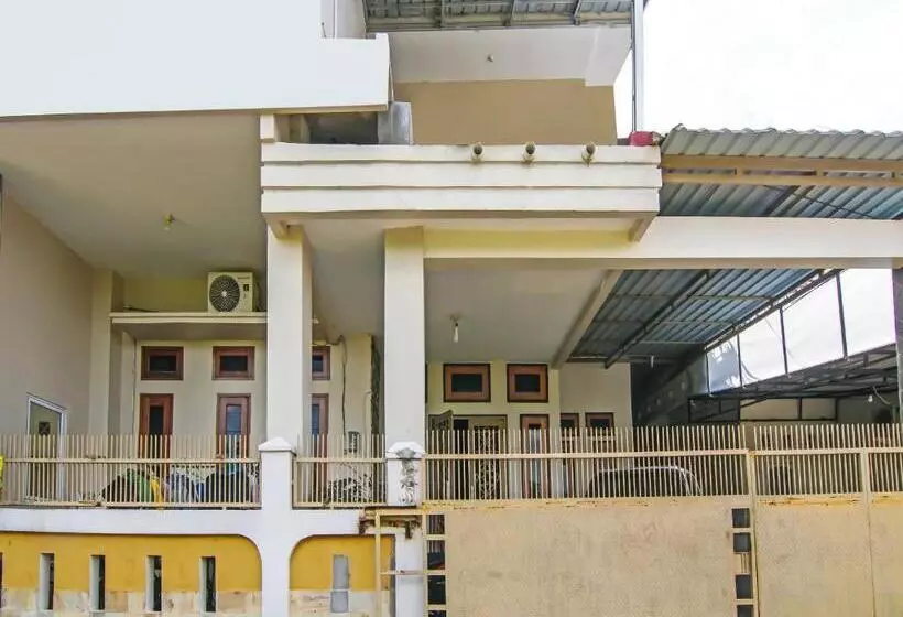 ホテル Spot On 91958 Flamboyan 25 Homestay Syariah