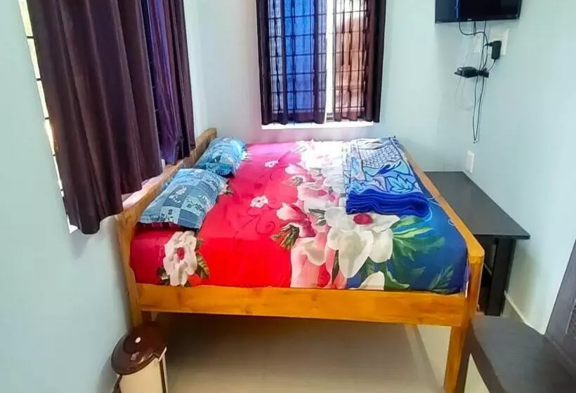 Hotel Staymaker Roopa Lodge