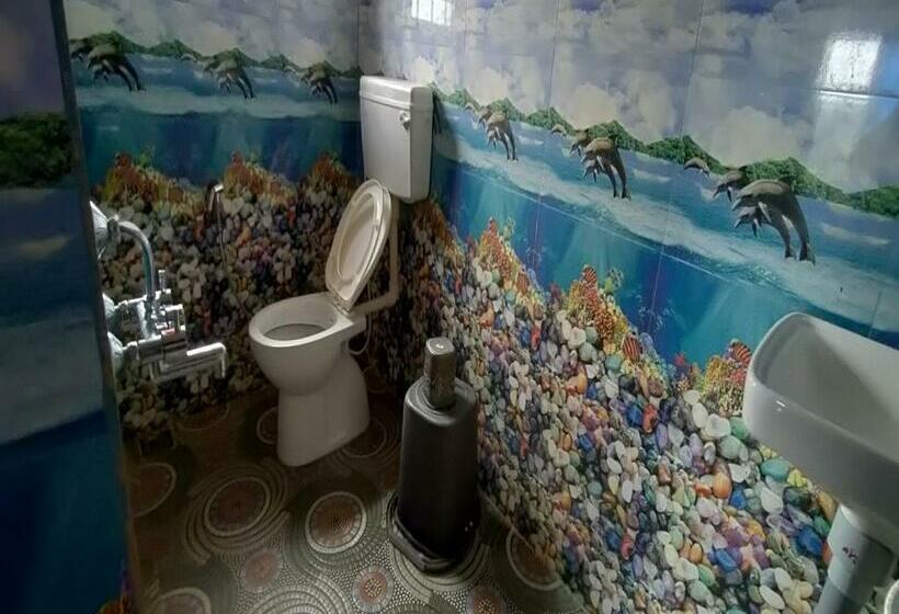 Hotel Staymaker Roopa Lodge