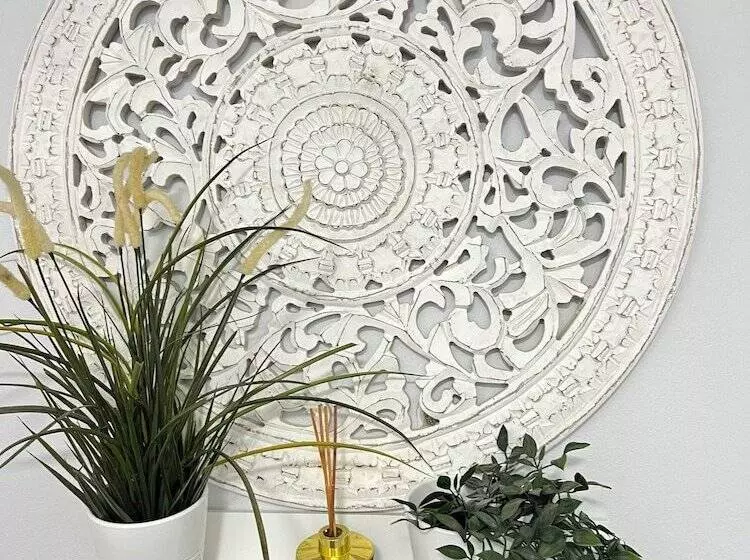 Majatalo Sunny Rooms Mascot