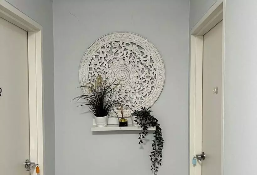 Majatalo Sunny Rooms Mascot