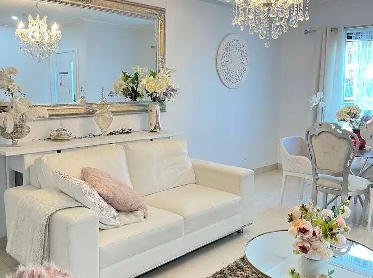 Majatalo Sunny Rooms Mascot