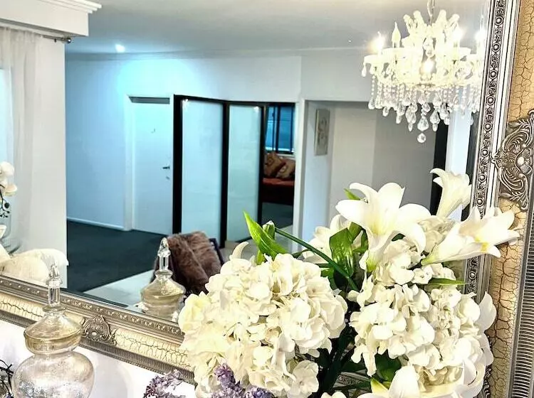 Majatalo Sunny Rooms Mascot