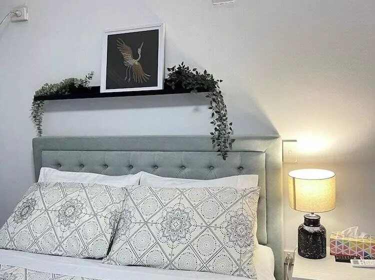 Majatalo Sunny Rooms Mascot