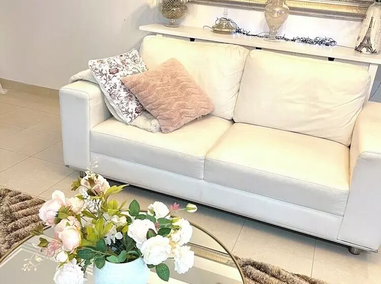 Majatalo Sunny Rooms Mascot