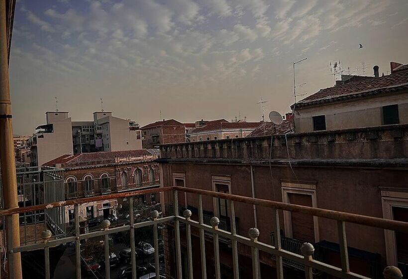 تختخواب و صبحانه Tra L Etna E Il Mare Via Oberdan