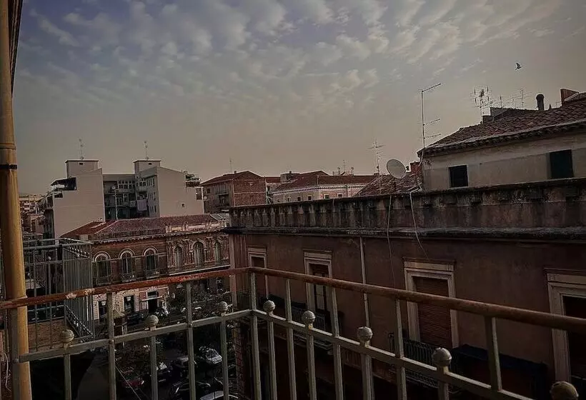 تختخواب و صبحانه Tra L Etna E Il Mare Via Oberdan