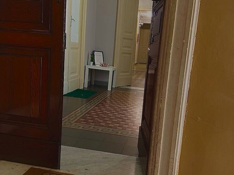 تختخواب و صبحانه Tra L Etna E Il Mare Via Oberdan