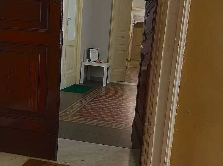 تختخواب و صبحانه Tra L Etna E Il Mare Via Oberdan