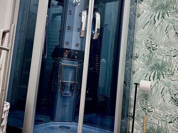 تختخواب و صبحانه Tra L Etna E Il Mare Via Oberdan