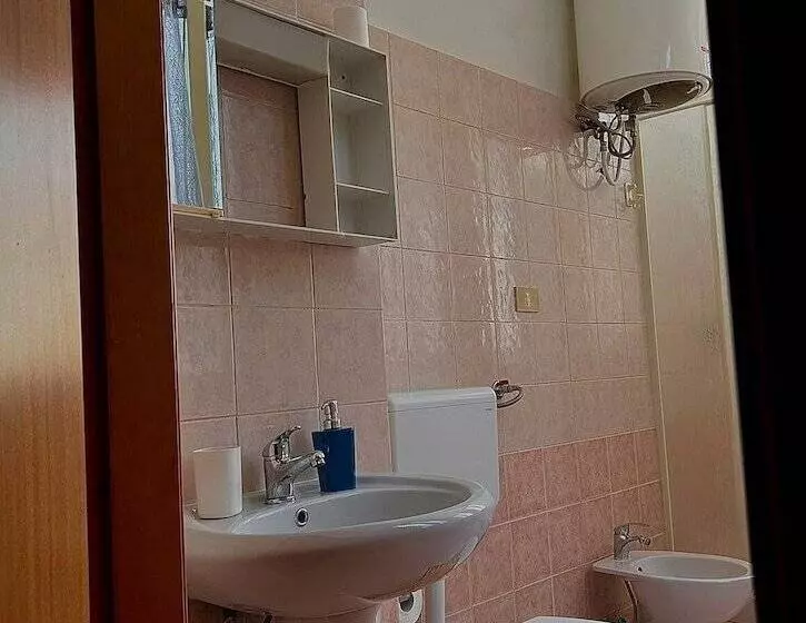 تختخواب و صبحانه Tra L Etna E Il Mare Via Oberdan