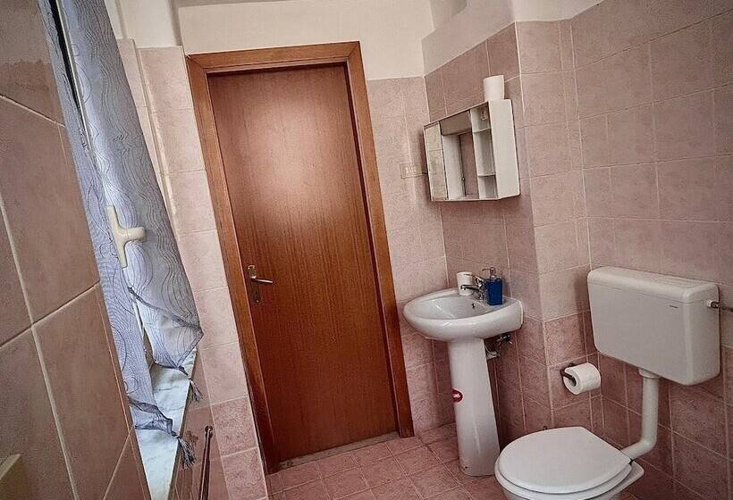 تختخواب و صبحانه Tra L Etna E Il Mare Via Oberdan