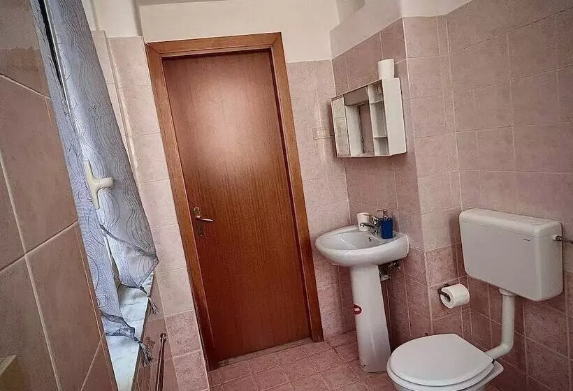 تختخواب و صبحانه Tra L Etna E Il Mare Via Oberdan