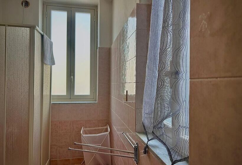 تختخواب و صبحانه Tra L Etna E Il Mare Via Oberdan