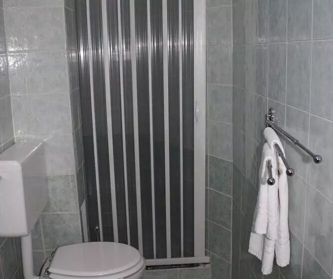 تختخواب و صبحانه Tra L Etna E Il Mare Via Oberdan