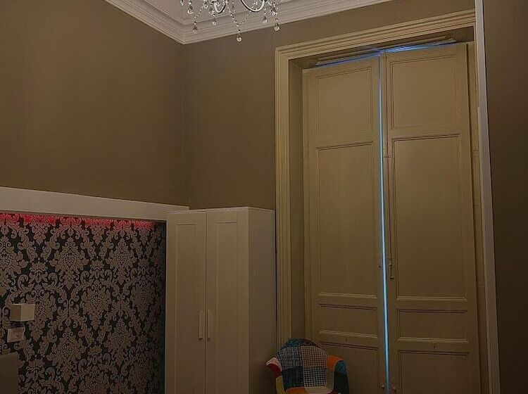 تختخواب و صبحانه Tra L Etna E Il Mare Via Oberdan