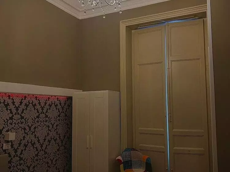 تختخواب و صبحانه Tra L Etna E Il Mare Via Oberdan