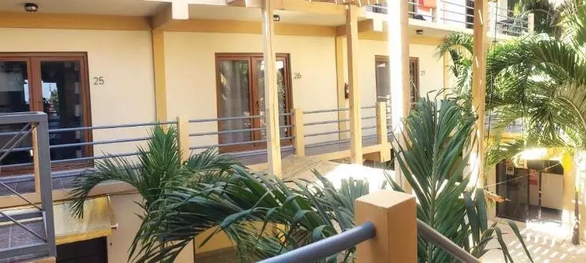 Beach Club Budget Rooms At Popeyes Caye Caulker