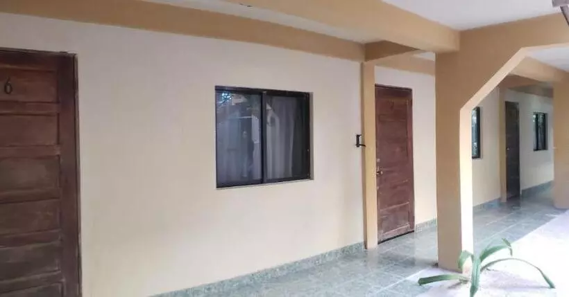 Beach Club Budget Rooms At Popeyes Caye Caulker