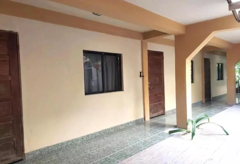 Beach Club Budget Rooms At Popeyes Caye Caulker